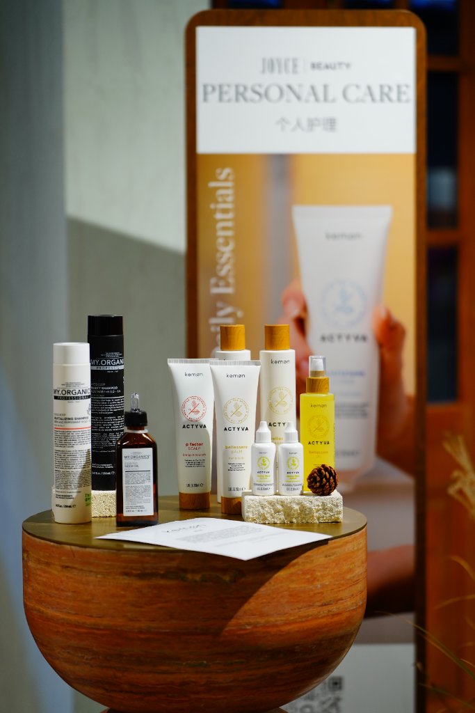 The personal care stand in full