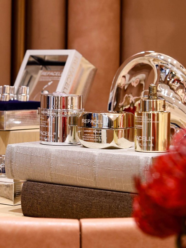 The fragrance and room fragrance wall