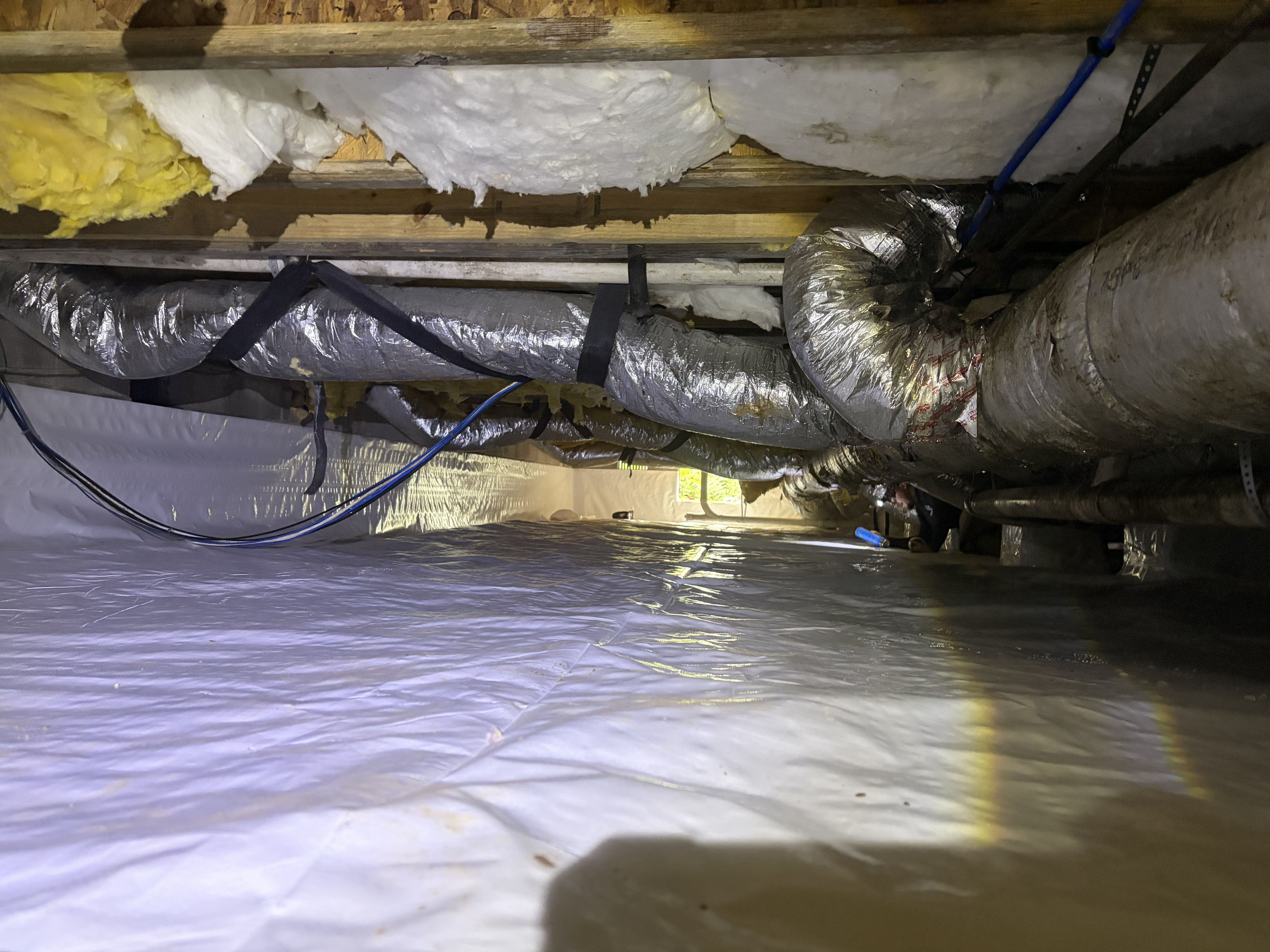 Encapsulated crawl space with a reflective vapor barrier floor and sealed ductwork in a Tennessee home