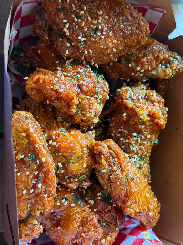 Jumbo Wings & Rice