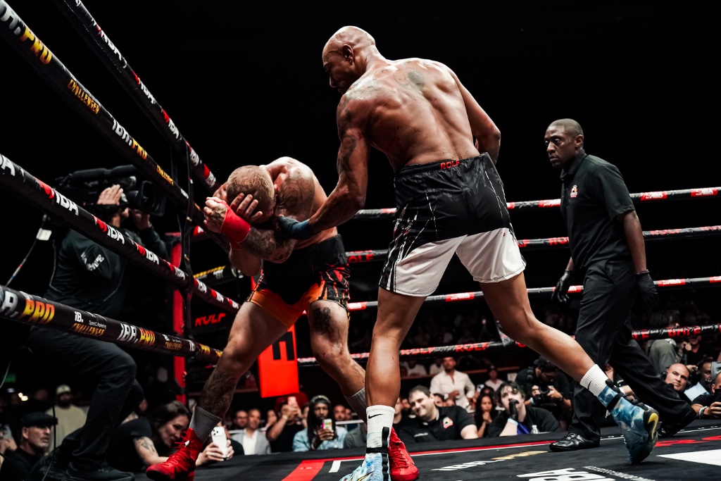 Powerful blow landed — IBA Bare Knuckle Miami