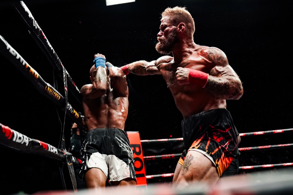 Landing the right hand — IBA Bare Knuckle Miami