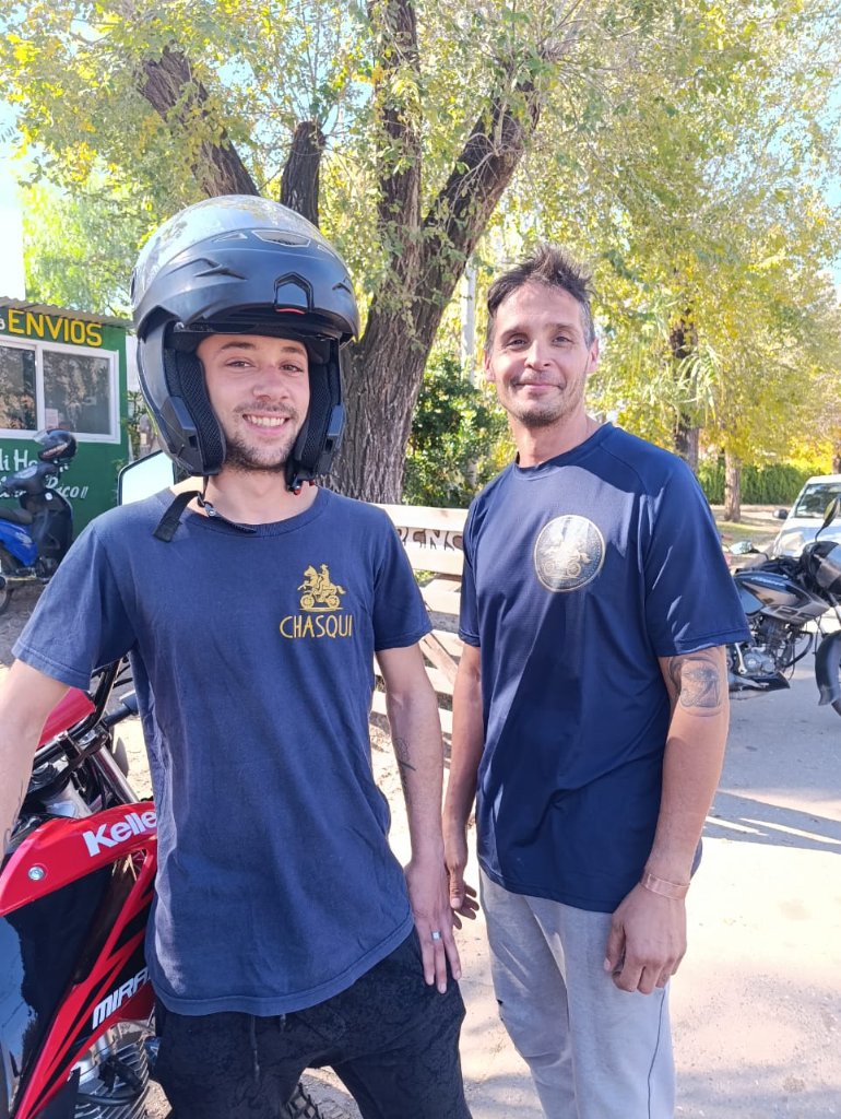 Franco (izquierda) y Esteban (derecha) — amigos, jugadores de vóley y los que se ponen toda la camiseta. 🏐