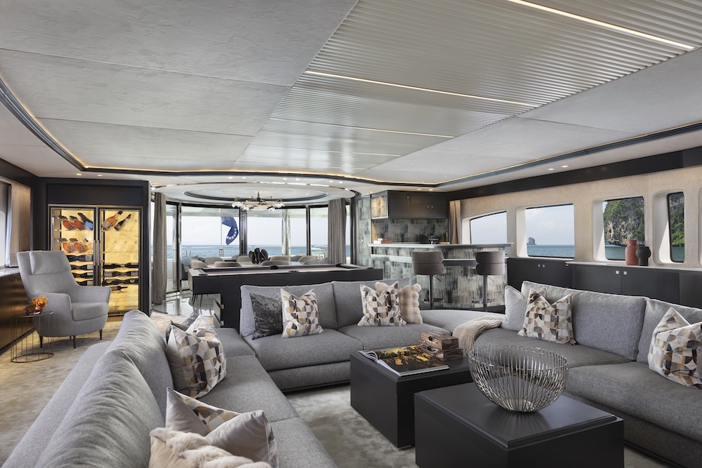 Sky lounge avec bar et billard