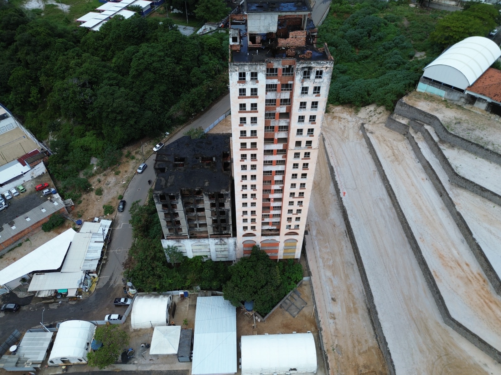 Antigo Residencial Vela Branca em estado de abandono