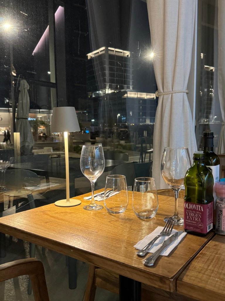 El interior de NUÁ Bistró