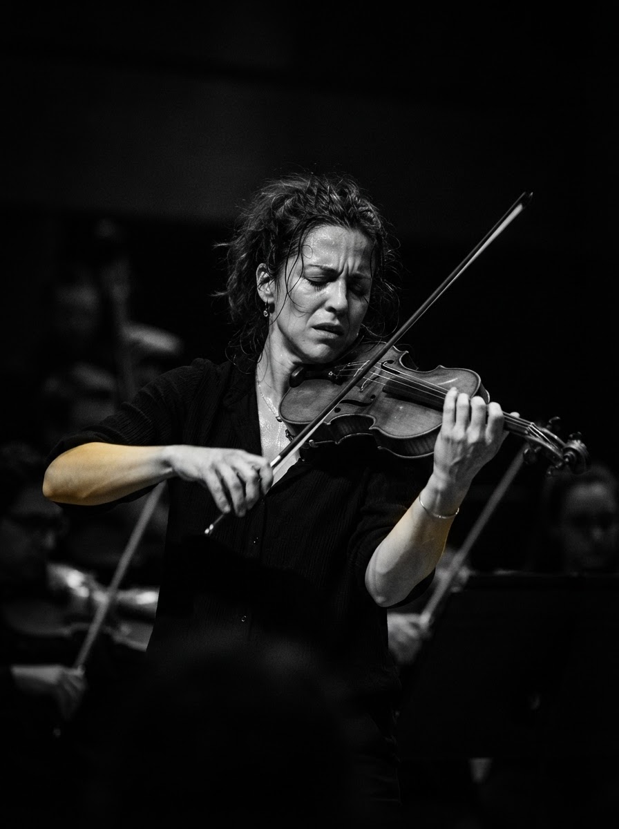 Elena Voss, Violin player