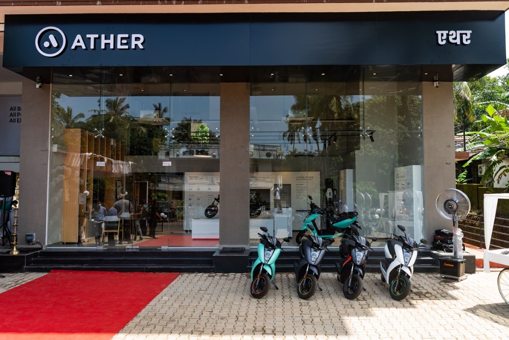 Showroom Facade Fit-Out