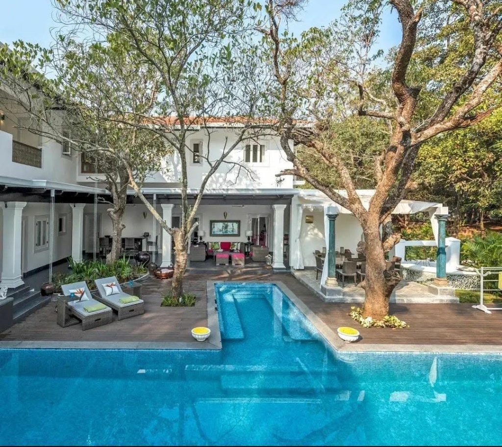 Arched Poolside Colonnade