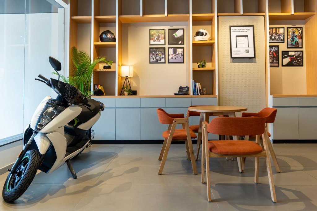 Showroom Lounge Design