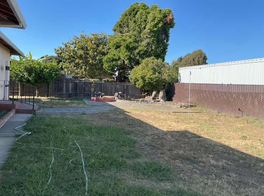 Usable contractor yard at 3466 Baumberg