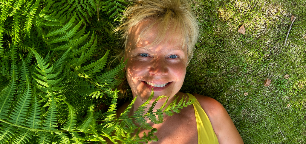 Vittoria Immortelle lying in grass beneath fern fronds