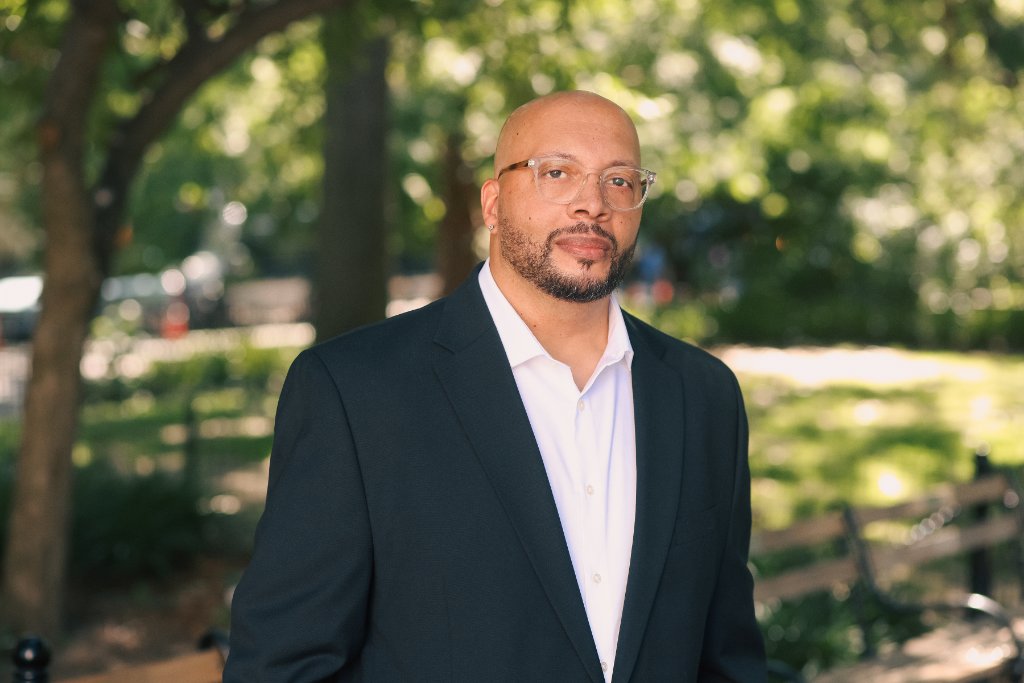 Lonnie Robinson, Compass real estate advisor, portrait