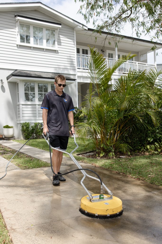 Pressure cleaning on Northern Beaches