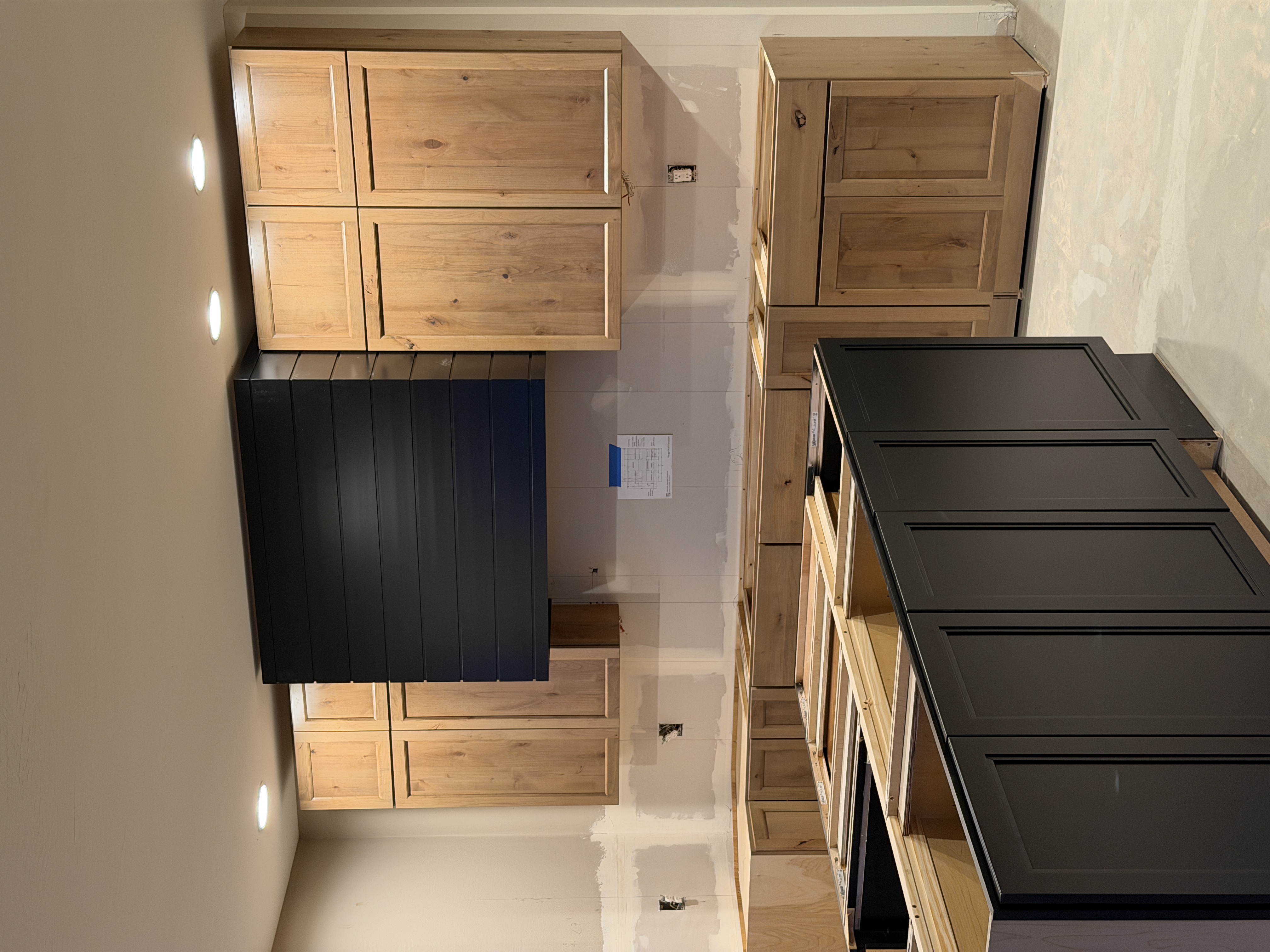 Black and natural wood Shaker kitchen with range hood