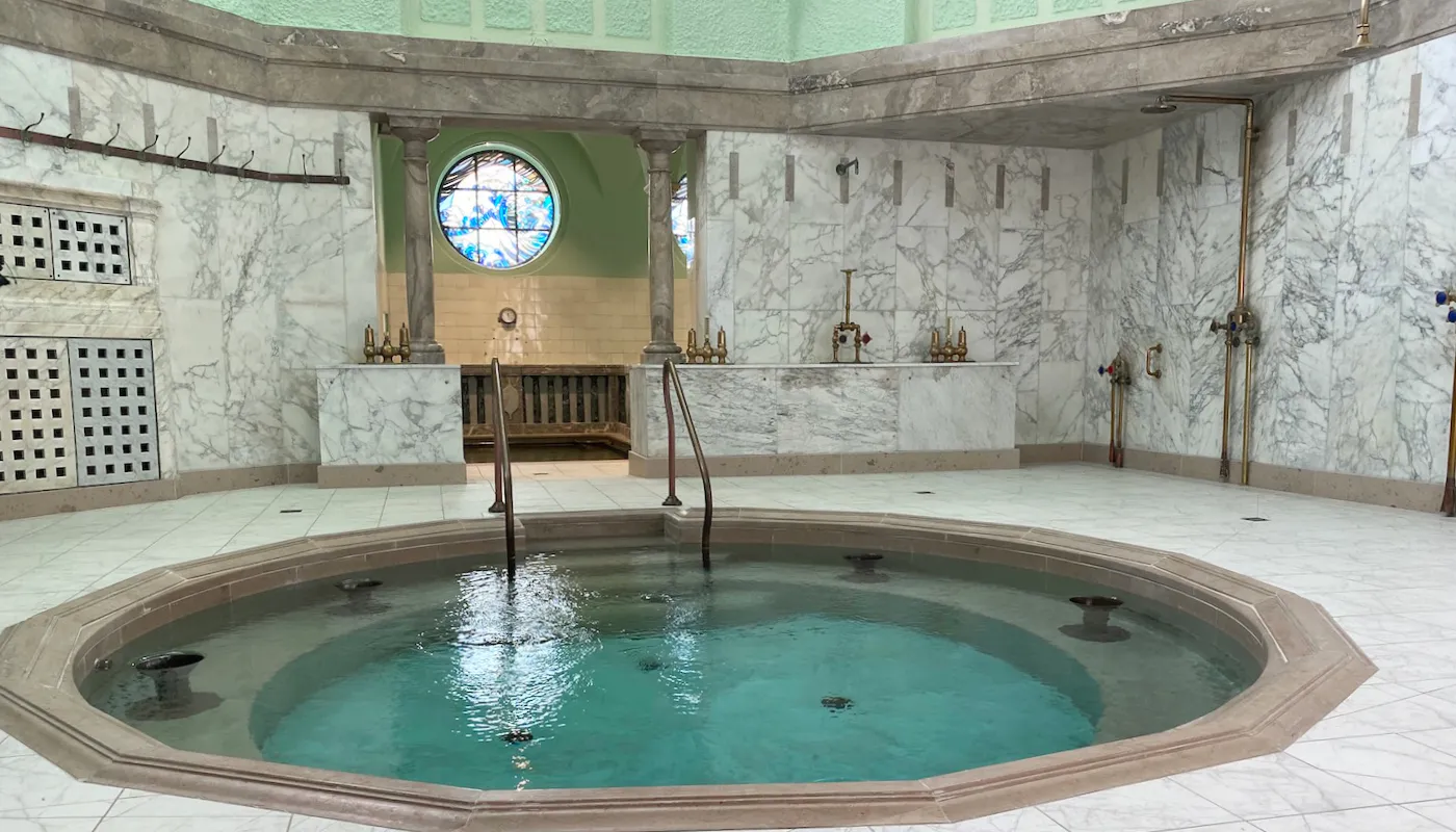 Spa Bain Romain la nuit