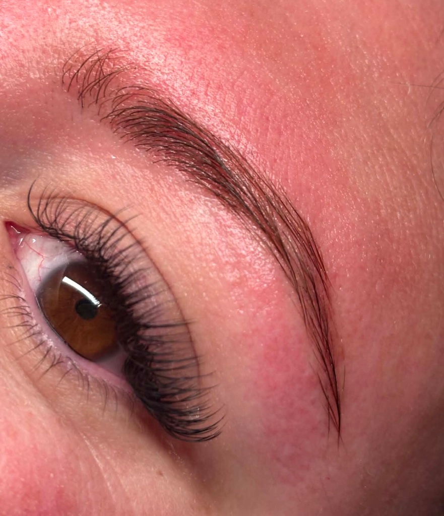 Lash lift blue eye