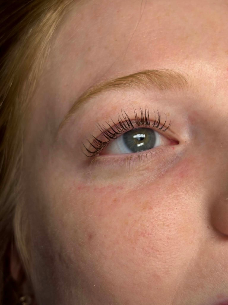 Lash extensions during application