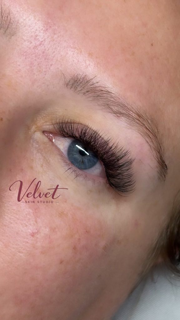 Classic lash extensions