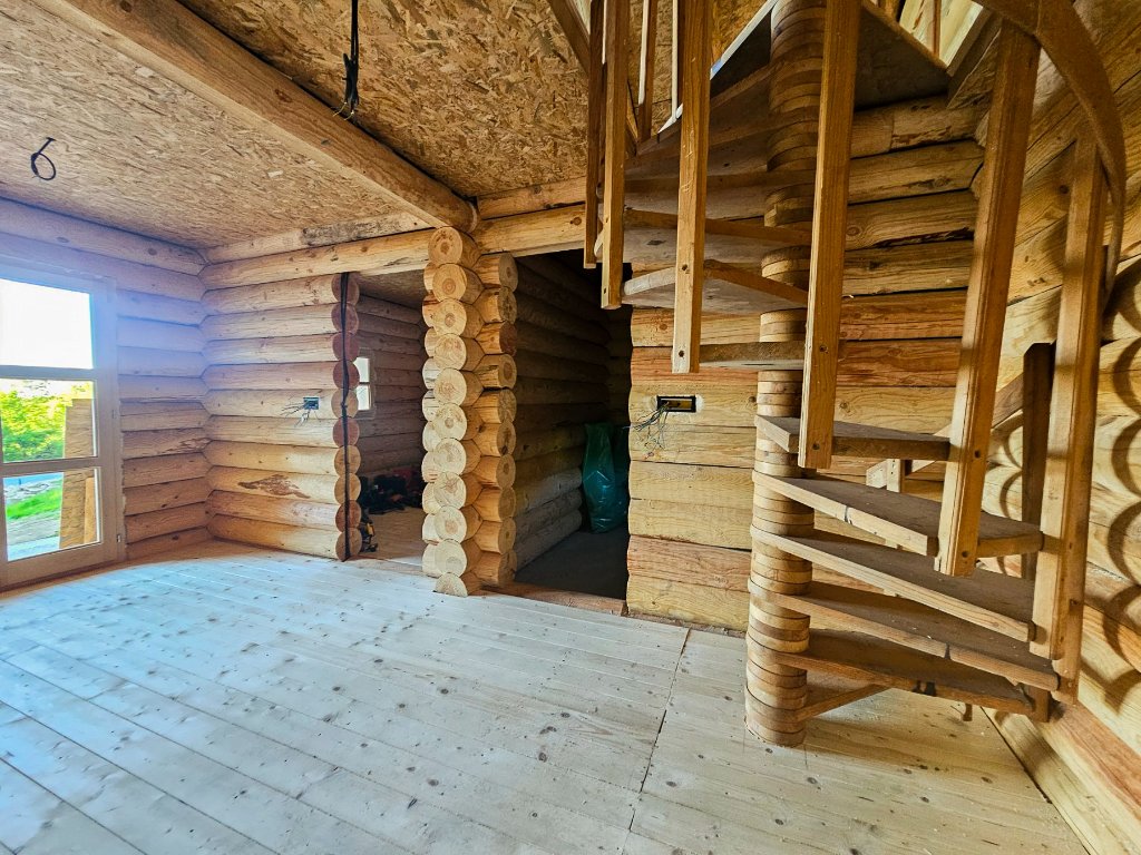 Početak montaže spiralnog stepeništa sa OSB plafonom