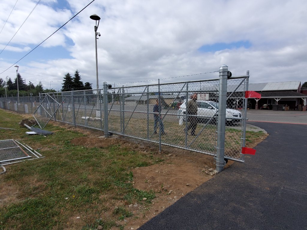 Commercial Chain Link — Galvanized Steel · Sliding Gate · Security