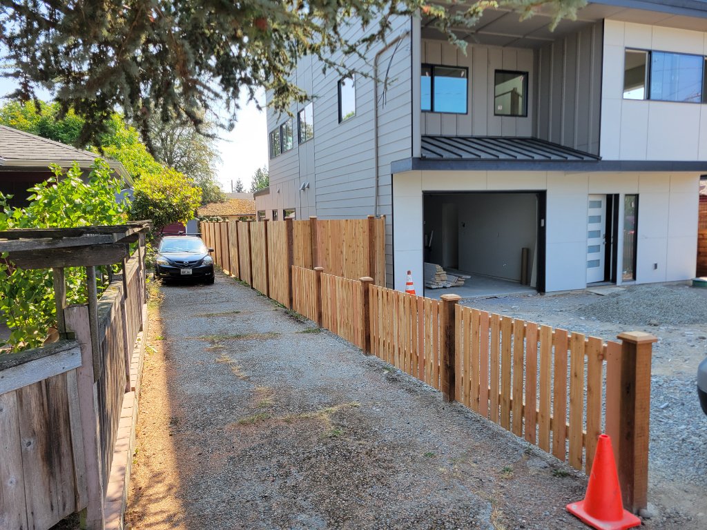 Cedar Picket Border — Western Red Cedar · Picket · Residential