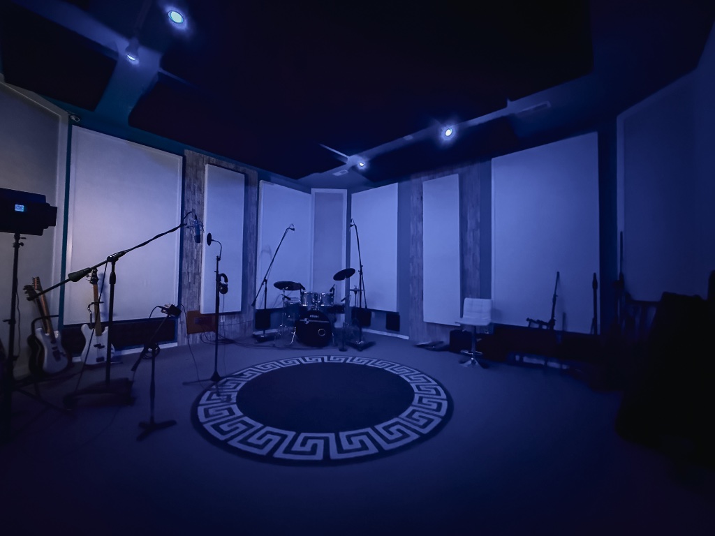 Tracking Room