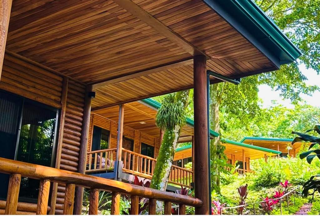 Luxury eco-cabin in Costa Rican cloud forest