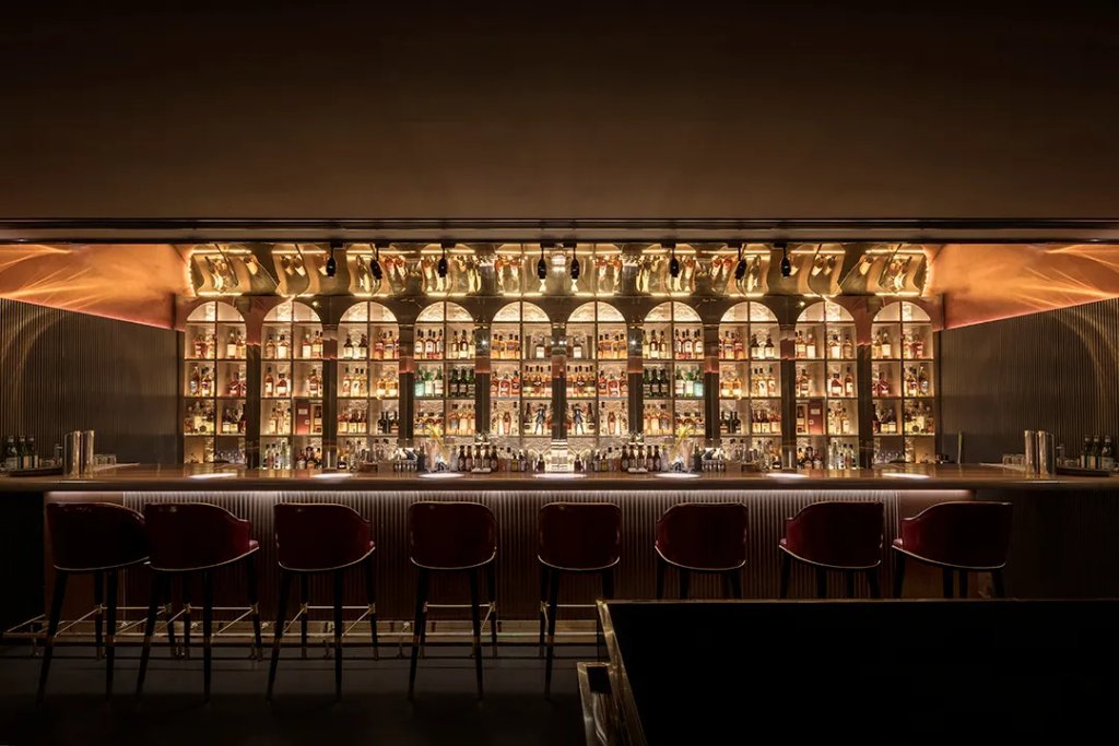 Ribbed Bar — Arched Shelf