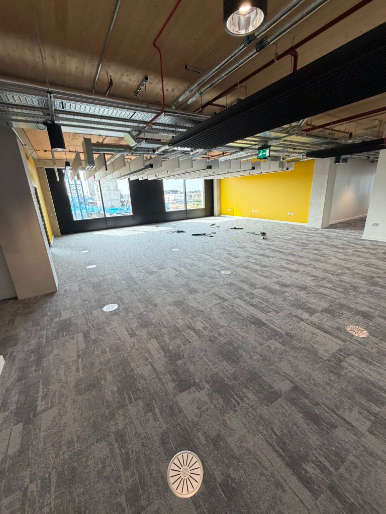Floor with coloured feature walls and primary containment