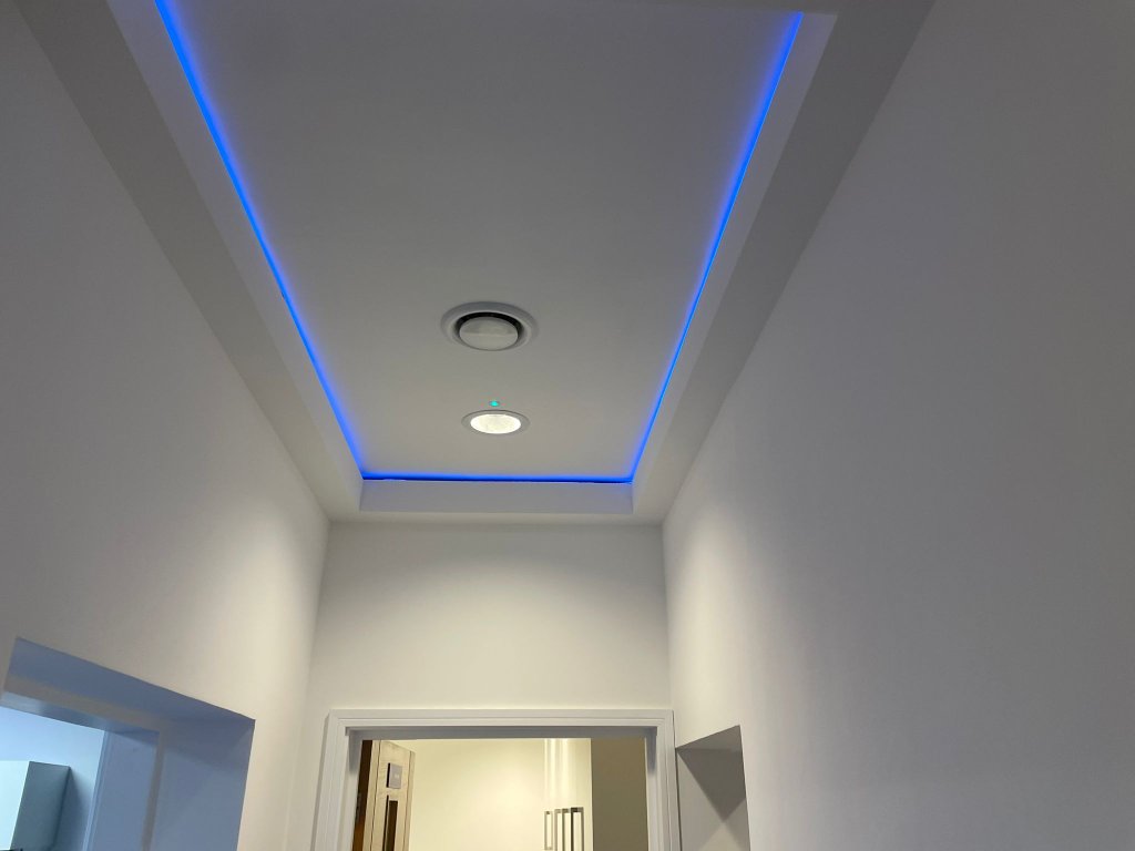 Recessed ceiling with integrated blue LED strip