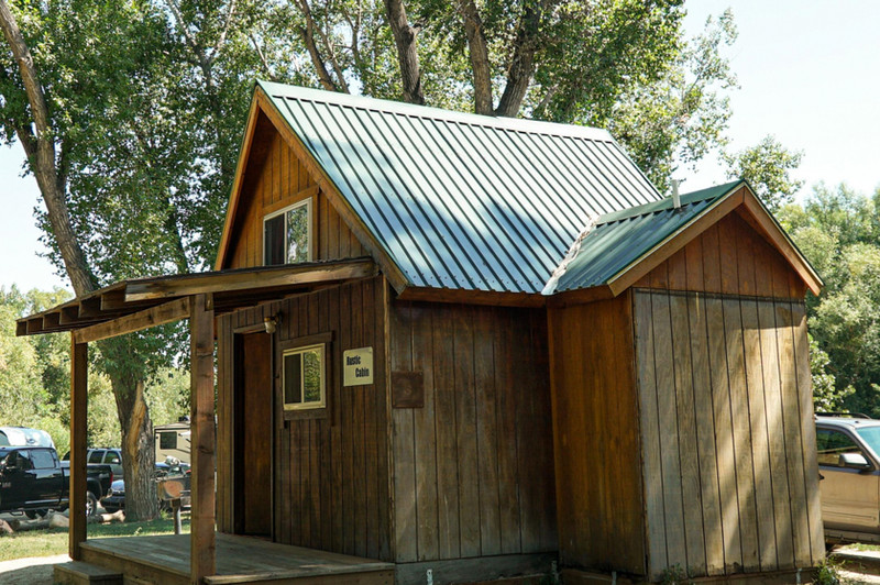 RUSTIC PLUS CABIN