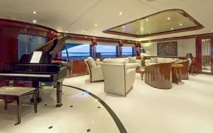 Yacht Polishing & Restoration