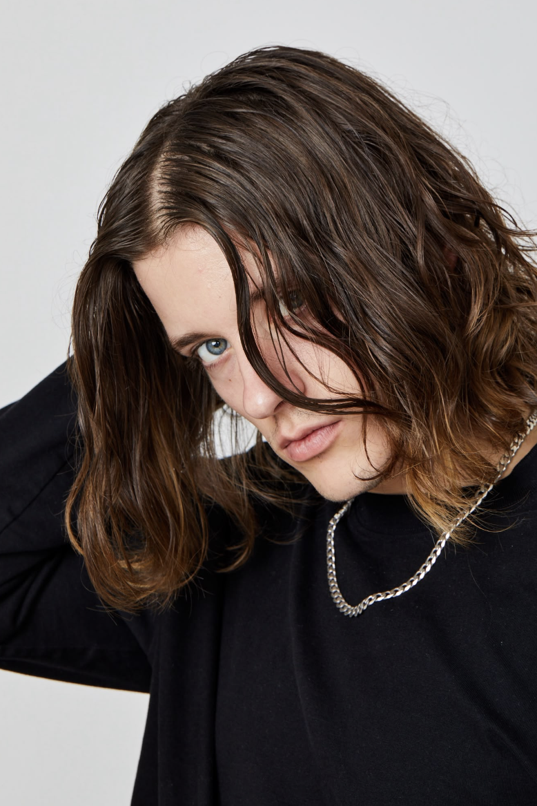 Dark wavy shoulder-length style