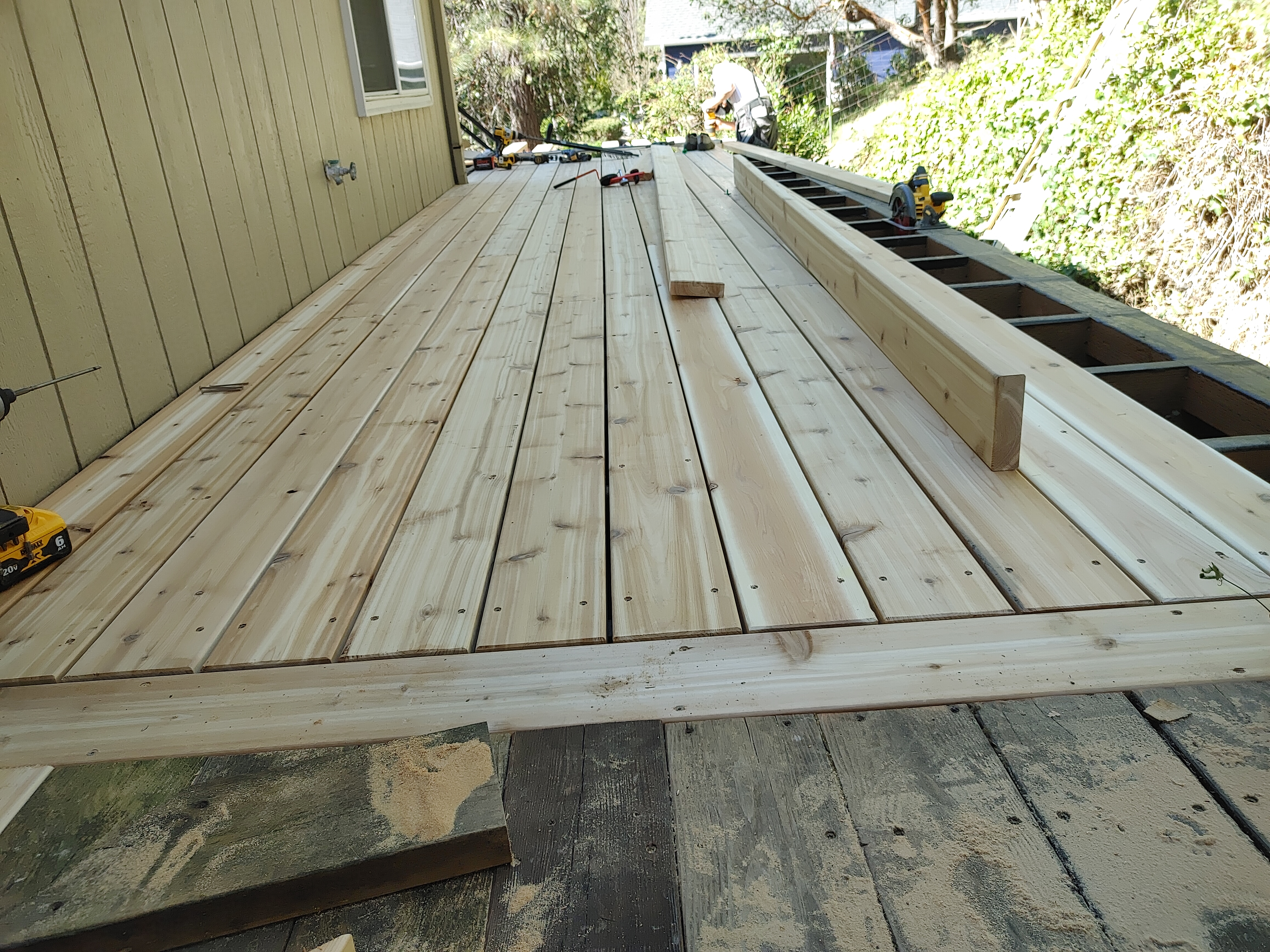 Cedar 2nd-Story Deck with Landing and Aluminum Tu-Step Railing 7