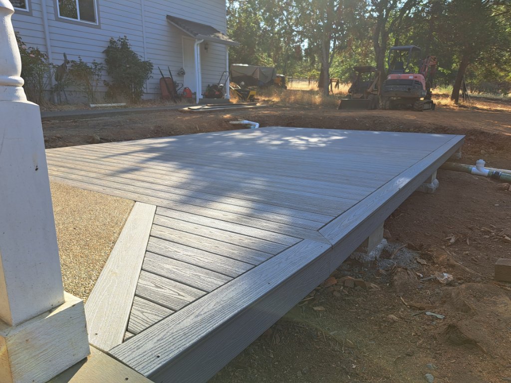 Fiberon Good Life Weekender Deck 3