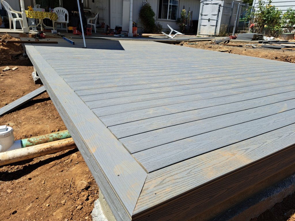 Fiberon Good Life Weekender Deck 2