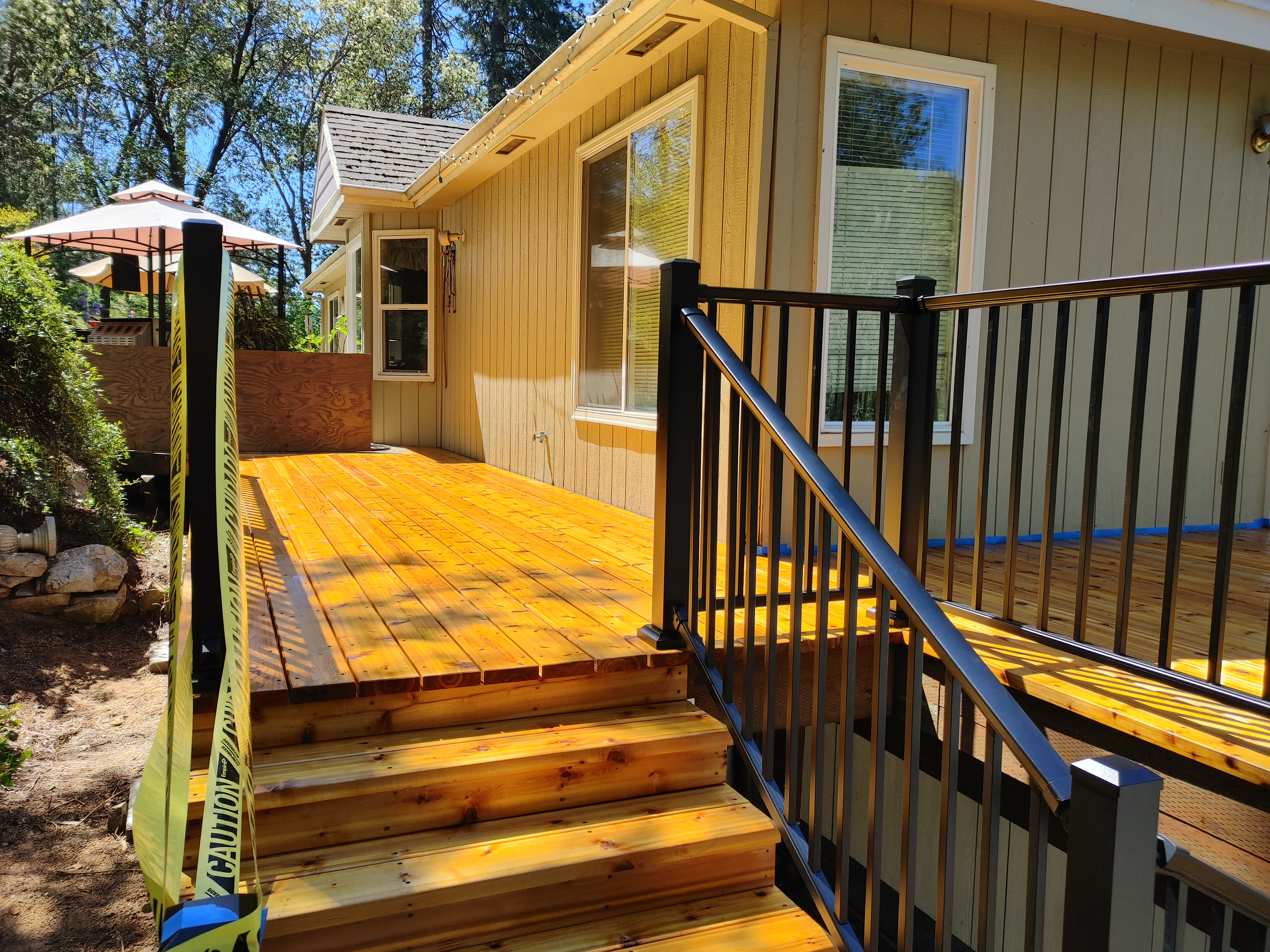 Cedar 2nd-Story Deck with Landing and Aluminum Tu-Step Railing