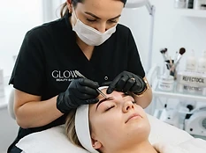 Eyebrow and eyelash shaping at beauty salon in Reading