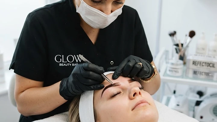 Eyebrow and eyelash shaping at beauty salon in Reading