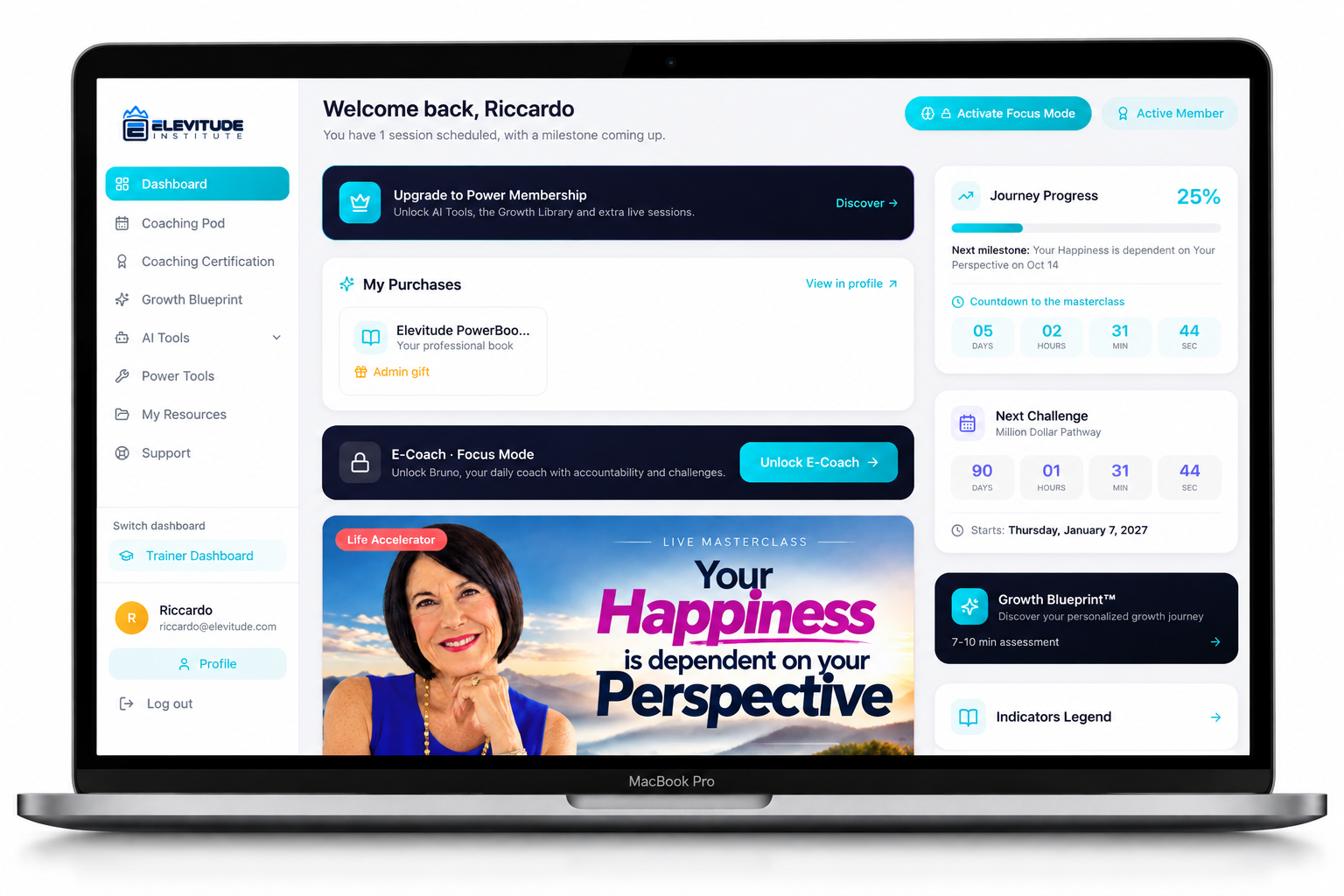 La dashboard Elevitude su MacBook Pro: formazione, strumenti e progressi in un unico posto