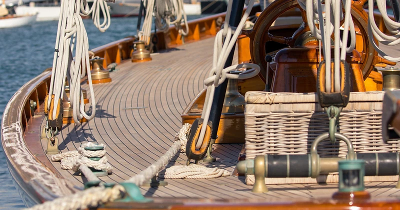 Yachting editorial