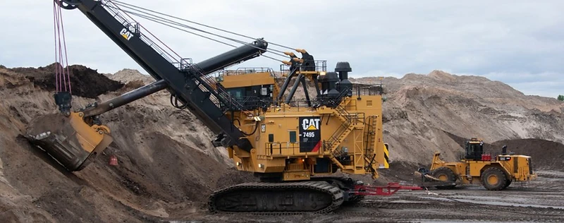 CAT 7495 electric rope shovel in mining site