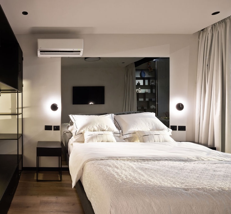 Master bedroom with sea view