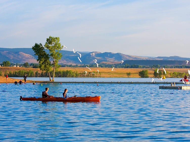 Paddlers on Boulder Reservoir with mountains rising in the distance