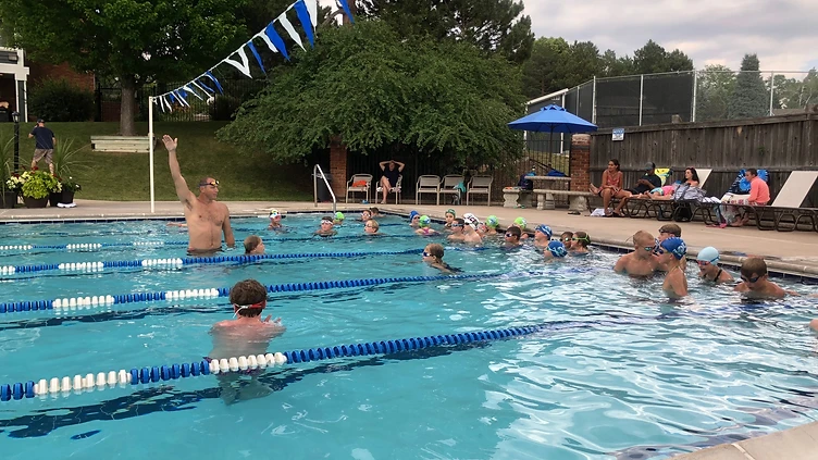Jason Lezak with young swimmers at Knolls Pool