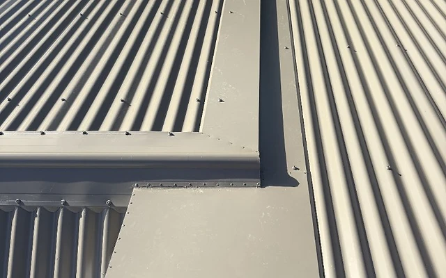 Seamless metal junction detail