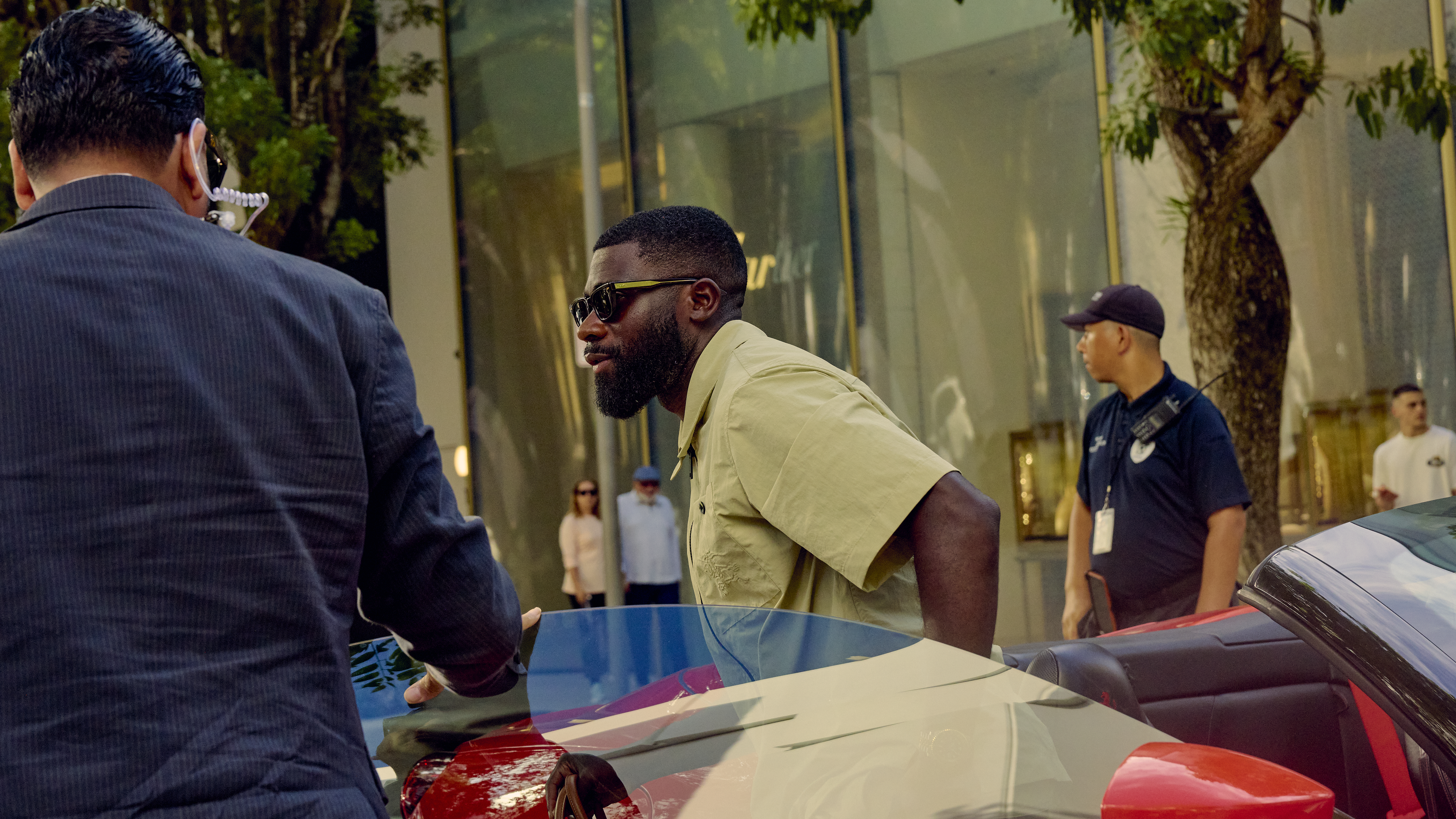 VS1 Games player arriving beside a car at the Member Club