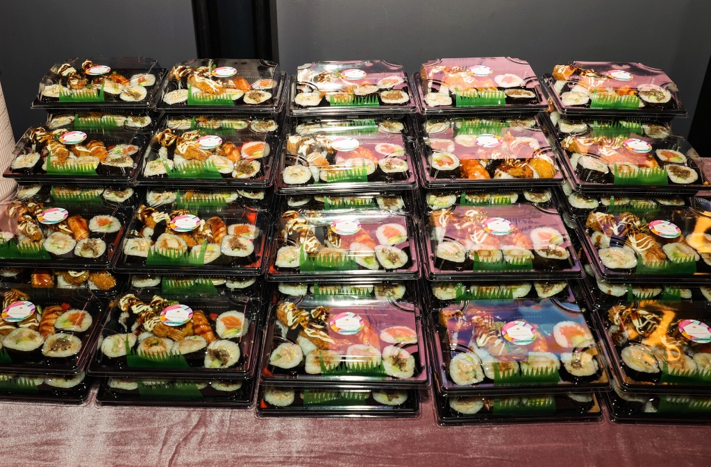 High-volume individual sushi boxes for event catering