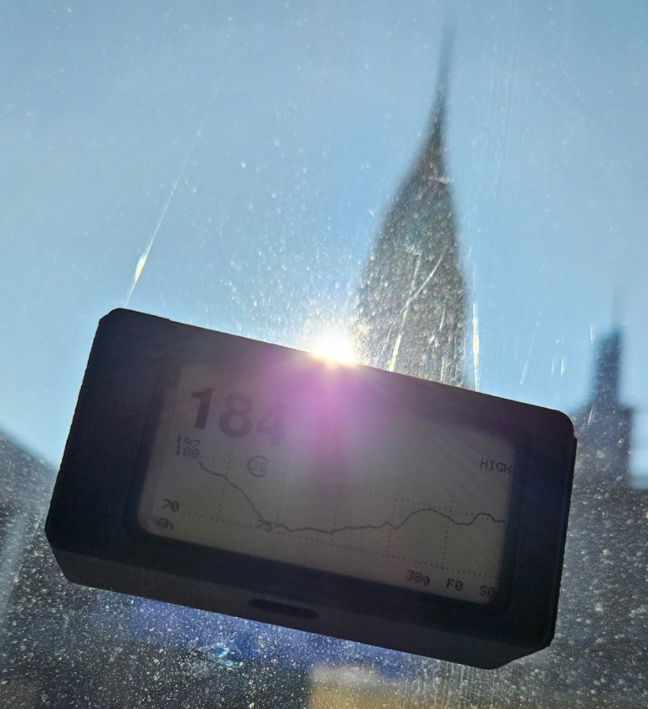 GluSYNC e-ink display on glass